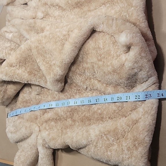 Jack by BB Dakota. Size M. Faux Fur Cropped Jacket. NEW with Tag! - Picture 7 of 11